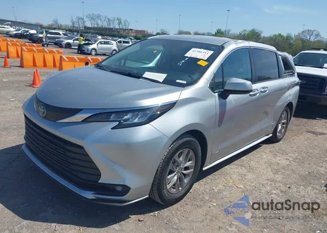 2021 Toyota Sienna Le из США, поврежденный, VIN 5TDKRKEC0MS028137